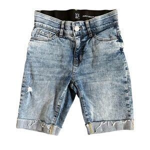 NY&Co. Bermuda Style Curvy NG Short Frayed Cuff Acid Wash Blue Women Size 4.